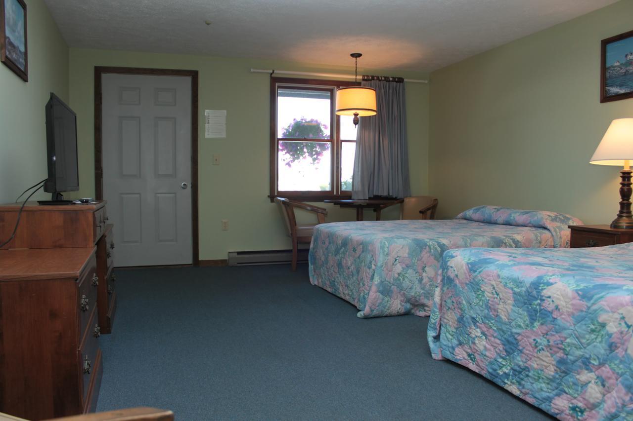 Inn Between The Beaches & Villager York Esterno foto