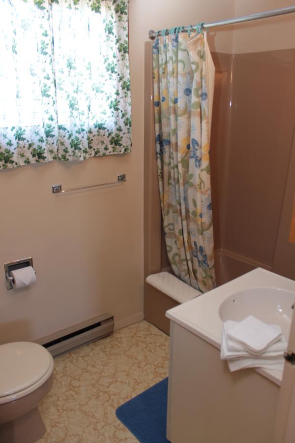 Inn Between The Beaches & Villager York Esterno foto