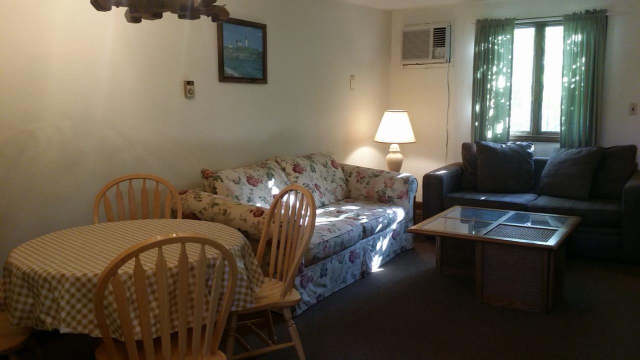 Inn Between The Beaches & Villager York Esterno foto