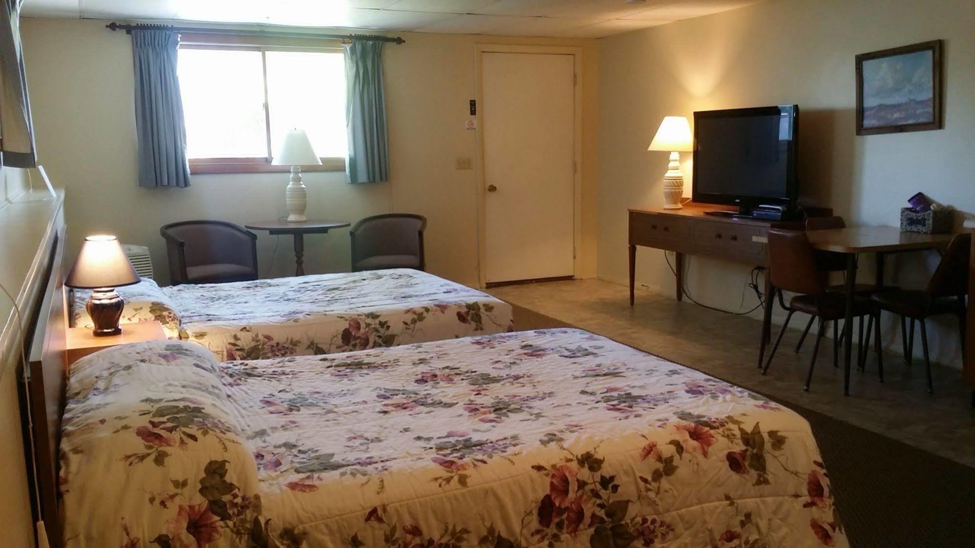 Inn Between The Beaches & Villager York Esterno foto